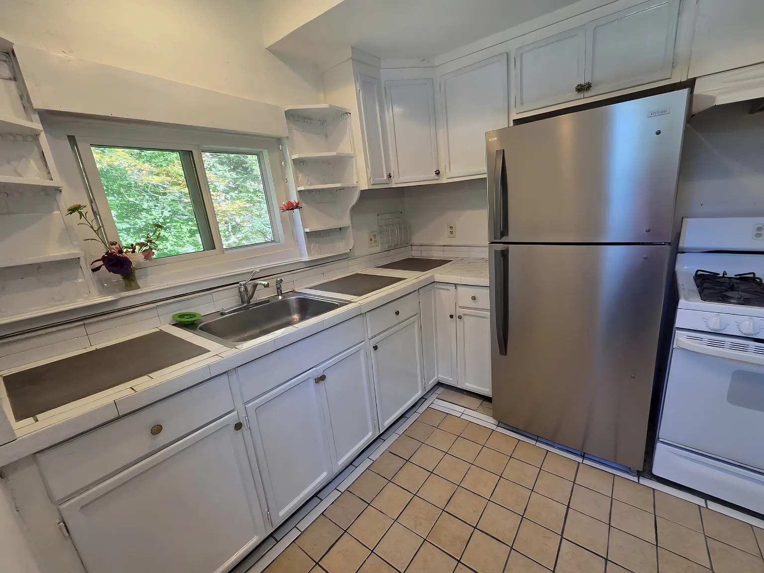 2 bed, 1000 sqft, $1,950 — Photo 3