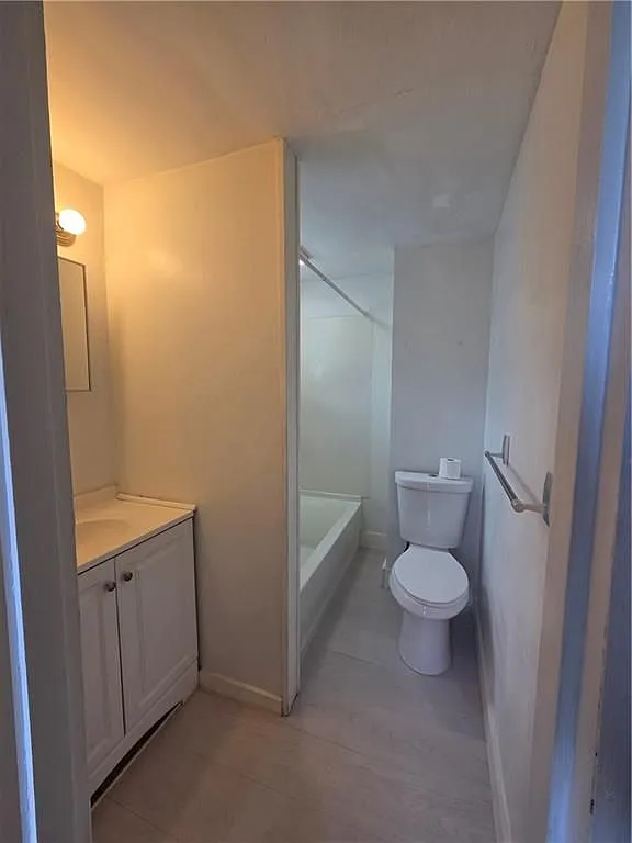 3 bed, 1.0 bath, 918 sqft, $2,000 — Photo 2