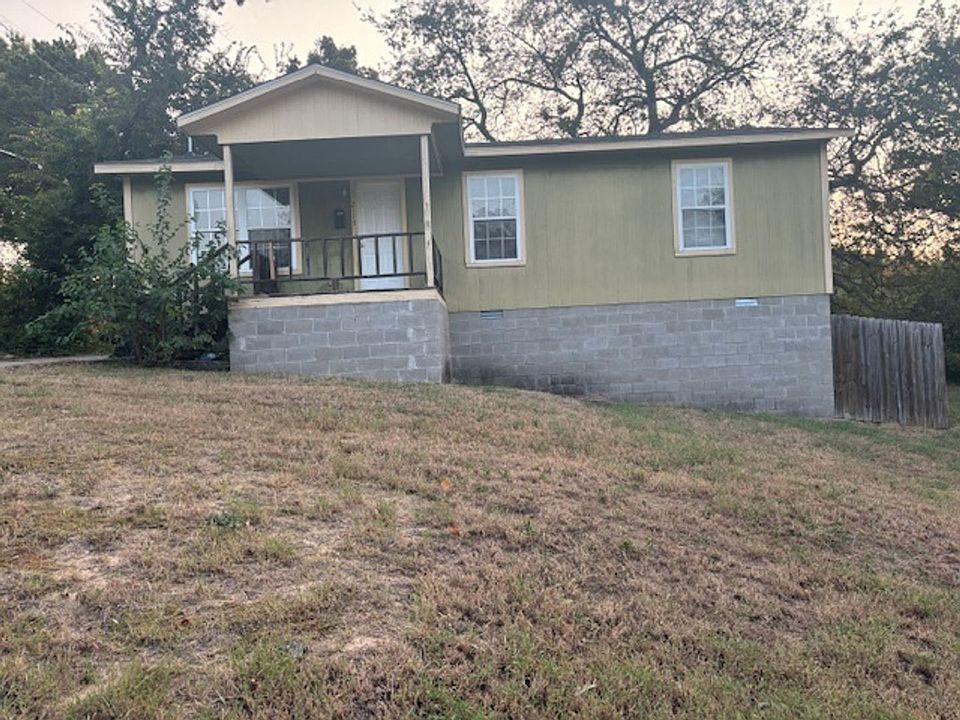 2nd image of 2113 S 16th St