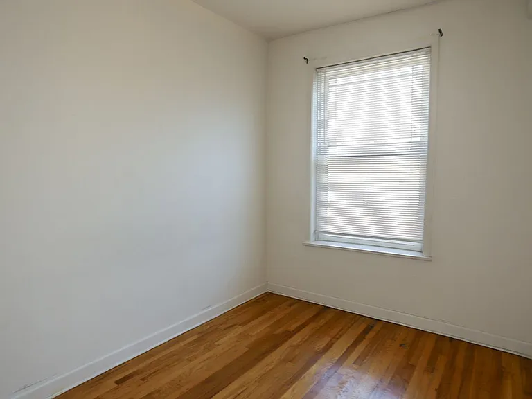 3054 N Greenview Ave — Photo 13