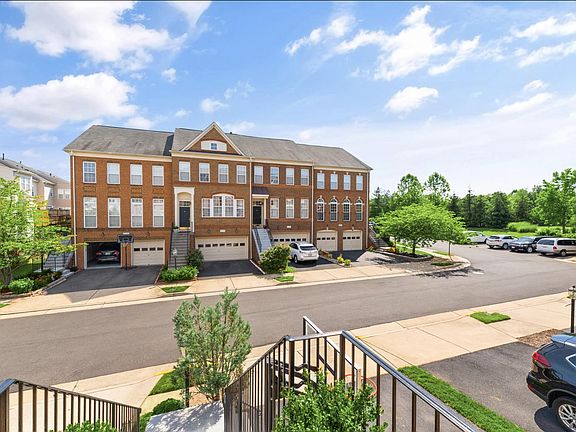 3rd image of 22019 Dilworth Sq