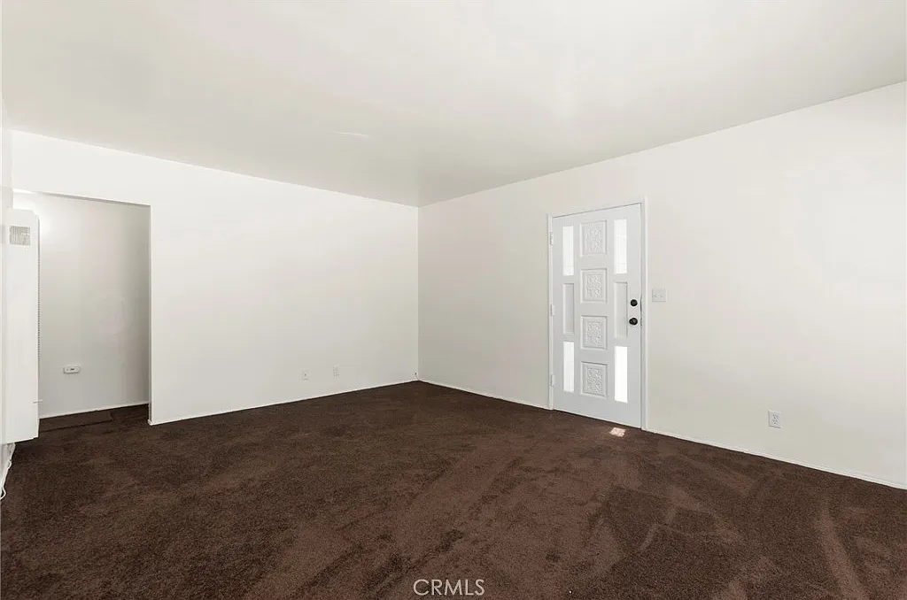 3 bed, 6948 sqft, $2,995 — Photo 4