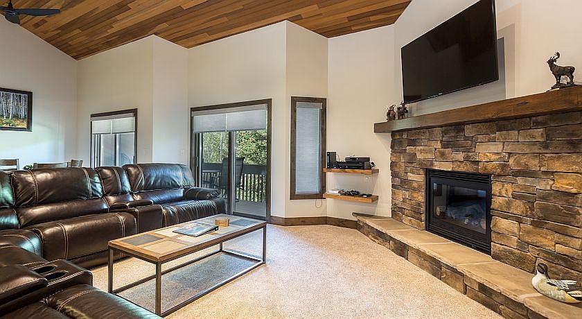 1st image of 1679 Lakeside Cir