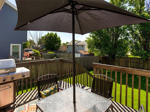 5th image of 807 SE Chaparal Dr