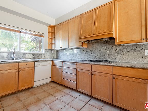3rd image of 1306 Stanford St