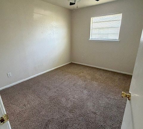 5th image of 704 SE 41st St