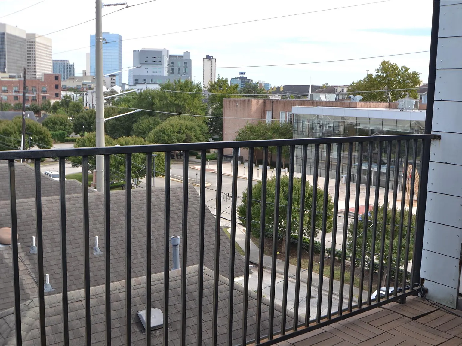 1 bed, 1.5 bath, 1200 sqft, $1,995 — Photo 3