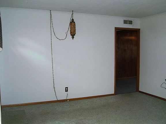 3rd image of 102 N 17th Pl