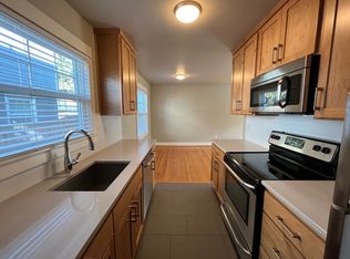 715 NE Ainsworth St #1, Portland, OR 97211