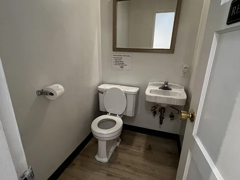 413 W Railroad Ave #1 — Photo 3