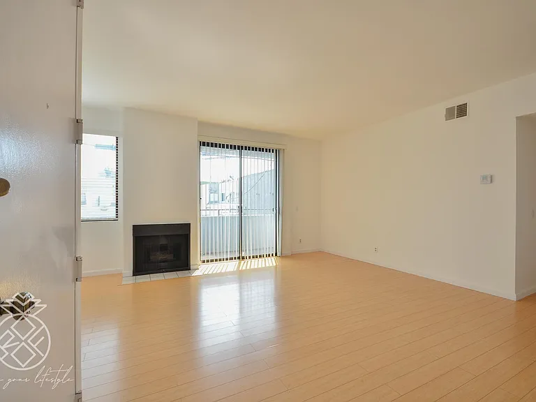 1727 Glendon Ave #104 — Photo 17
