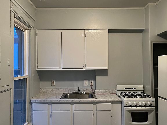 2nd image of 139 Davis St APT 1