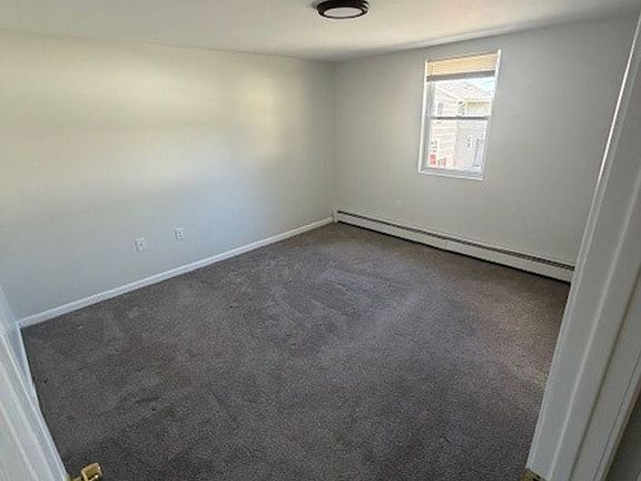 3rd image of 61 Park Ave W #5