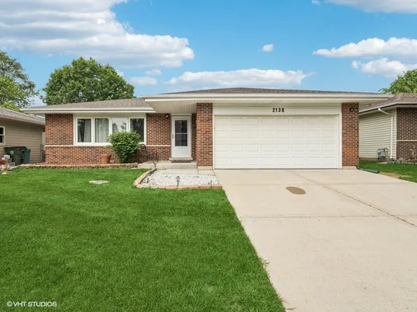 2136 N Westmoreland Dr, Palatine, IL 60074
