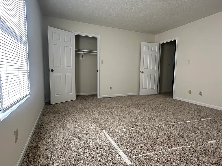 1118 S Woodlawn Ave — Photo 31