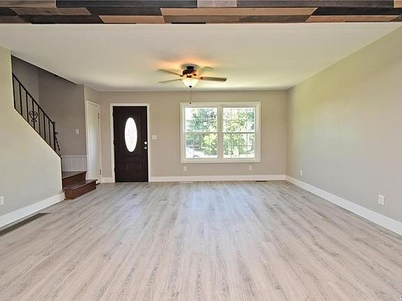 3rd image of 7509 Valley Circle Ln