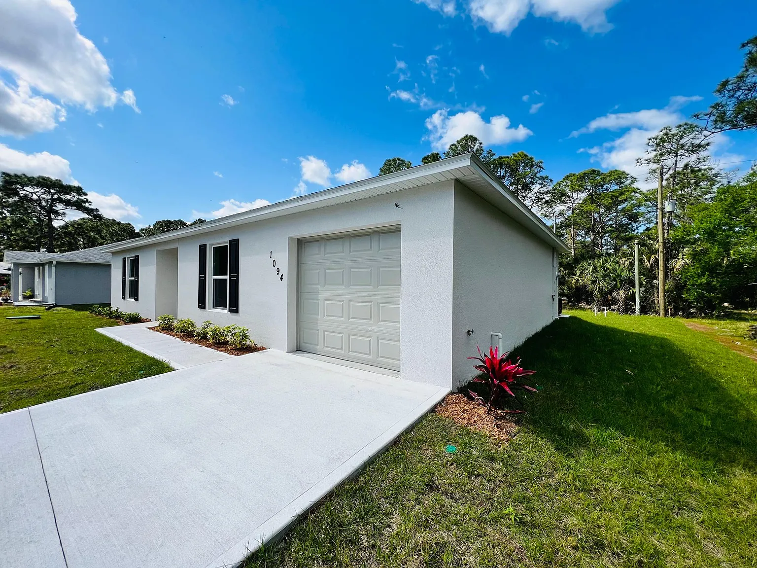 1094 Harlingen Rd SW — Photo 1