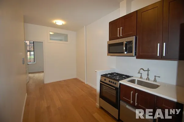 Rented by REAL New York | media 24
