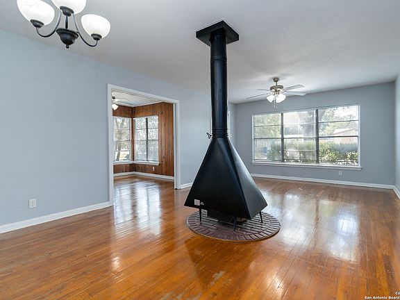4th image of 135 TIMBERLANE DR