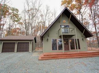 101 Firelight Ln, Lackawaxen, PA 18435