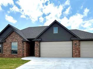 1553 Flint Rock Trl, Clinton, OK 73601