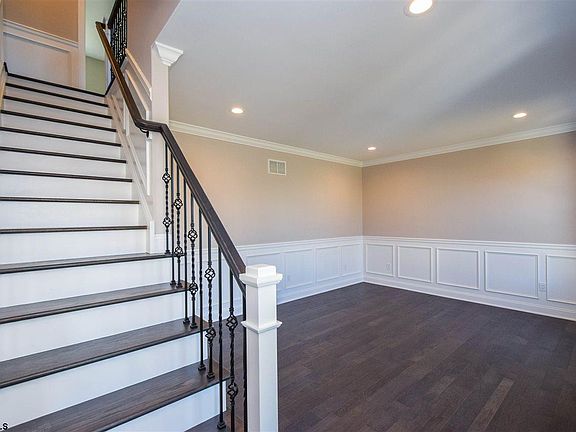 5th image of 185 Avas Ct