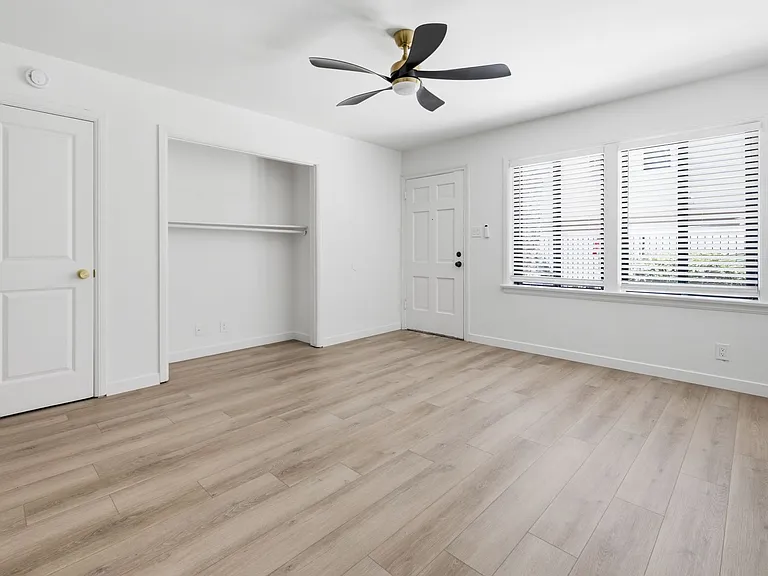 717 E Medio St — Photo 6
