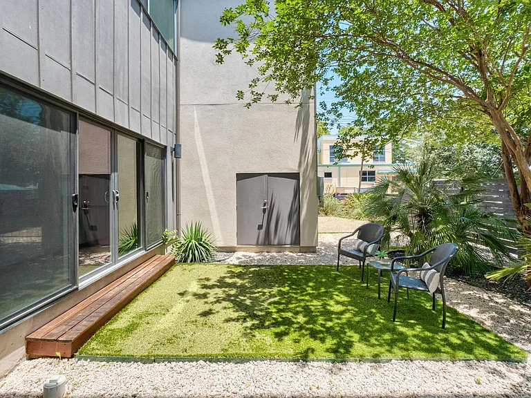 1606 Salina St — Photo 32