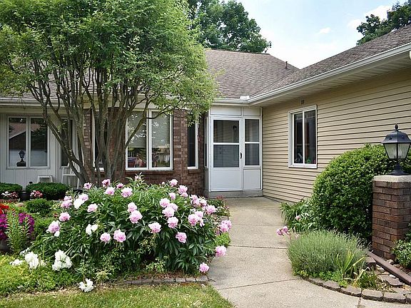 2nd image of 4226 Redbush Dr SW