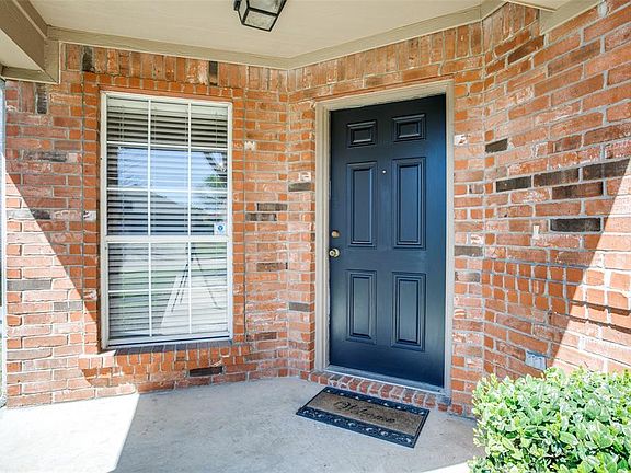 4th image of 1104 Highland Station Dr