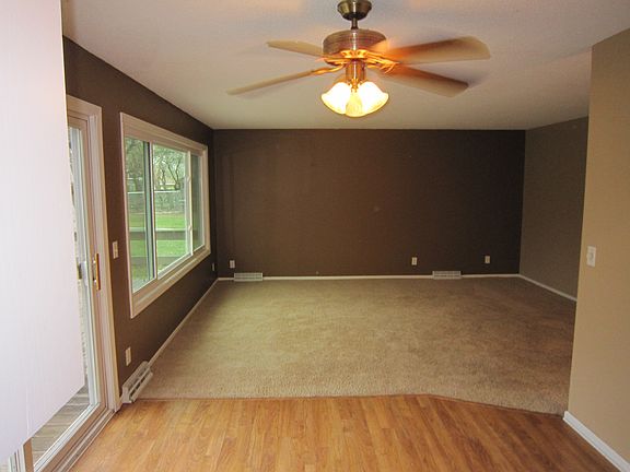 2nd image of 943 15th St SE