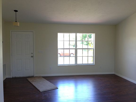 3rd image of 250 SW Parish