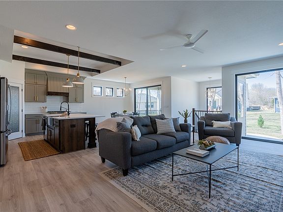 4th image of 705 Bridgeview St