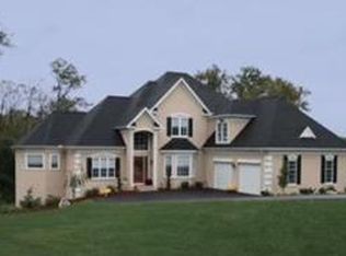 8 Saslow Ct, Kirkwood, PA 17566