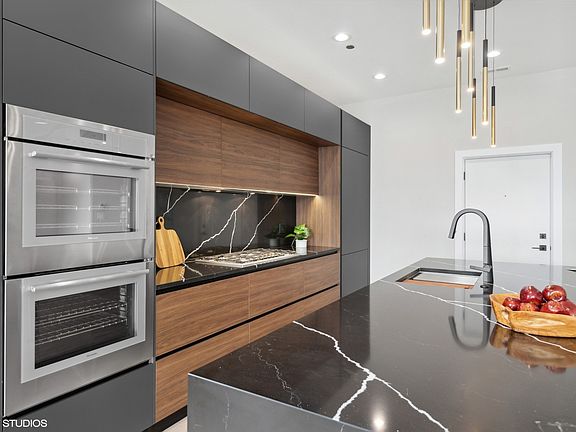 5th image of 2031 W Belmont Ave #3S