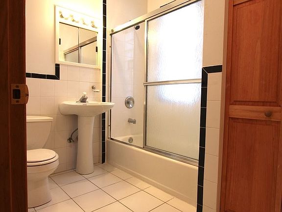 4th image of 1352 W Jarvis Ave APT 3