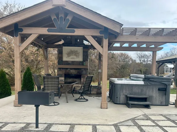 116 Mountain Meadows Dr, Morganton, GA 30560
