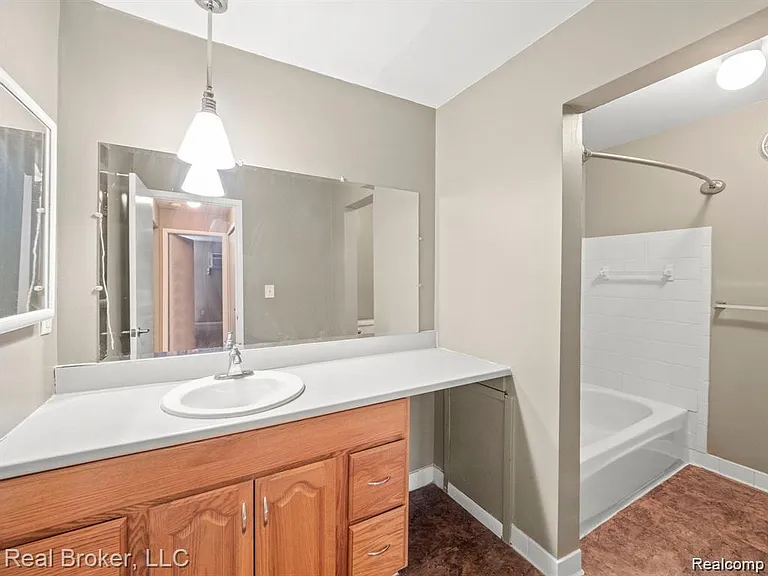 4905 Crooks Rd #A5 — Photo 16