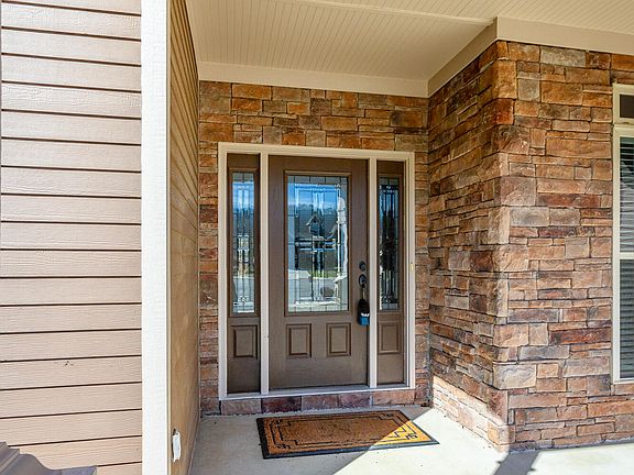 3rd image of 8307 Glenshire Ln