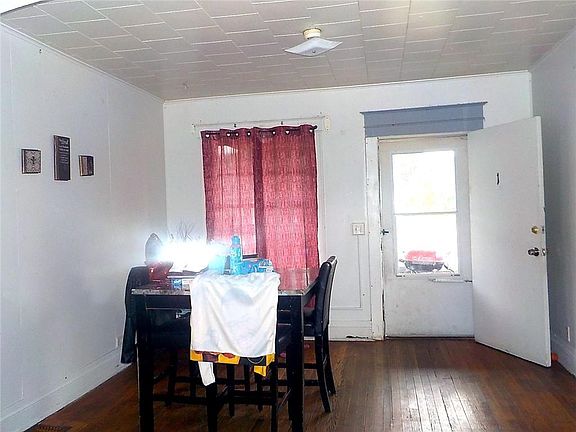 4th image of 25 Harris St