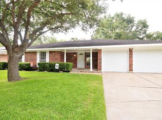 1918 Lazy Creek Ln, Pearland, TX 77581