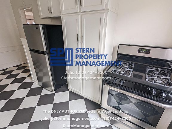 2nd image of 838 N Sweetzer Ave APT 5