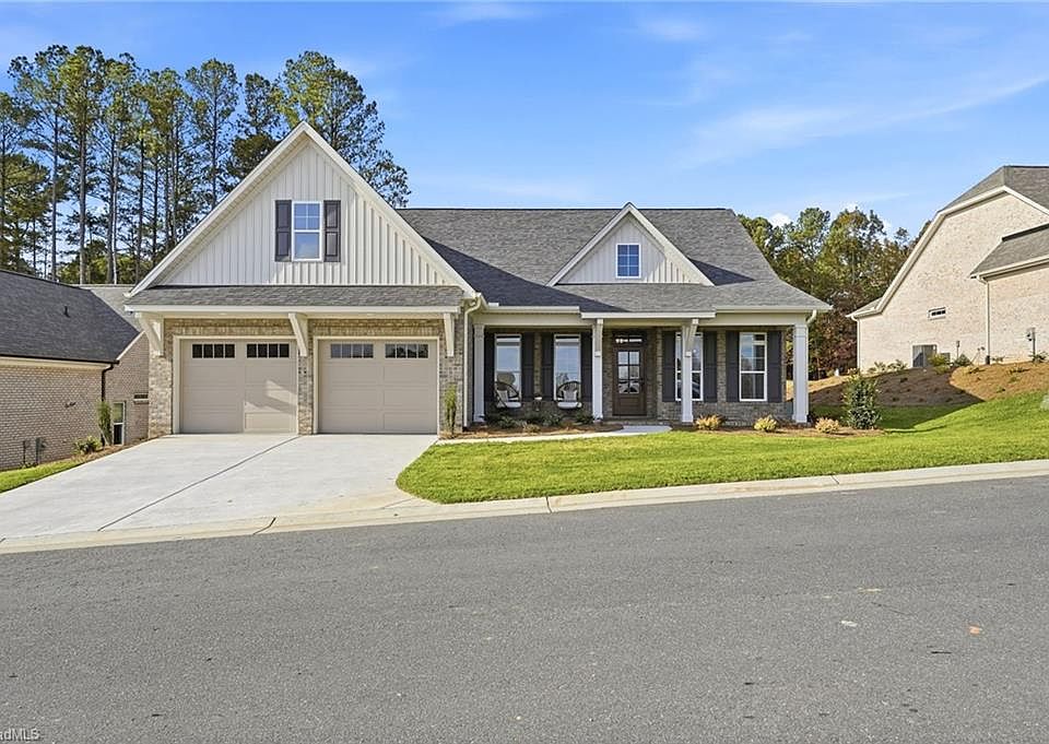 1st image of 270 Olde Lantern Dr