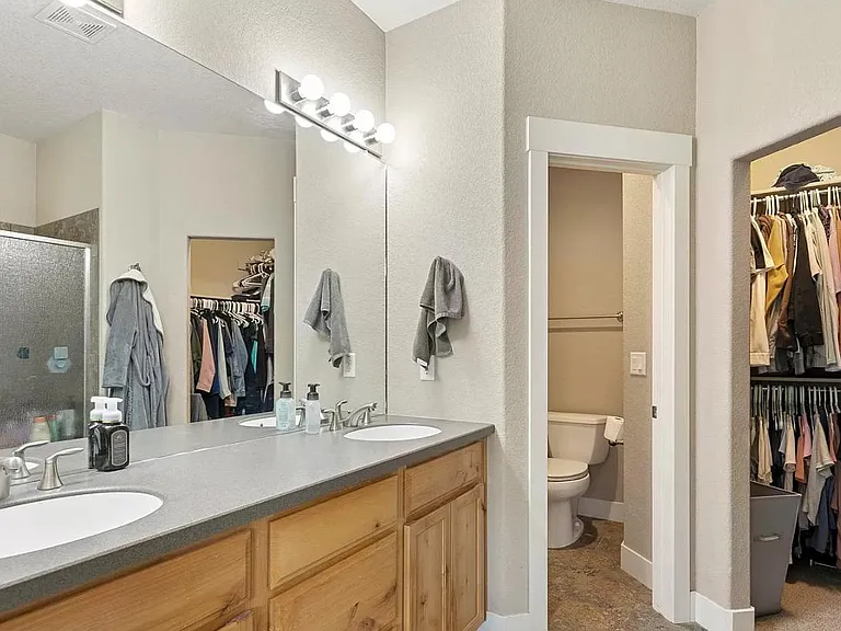 1162 Village Cir — Photo 16