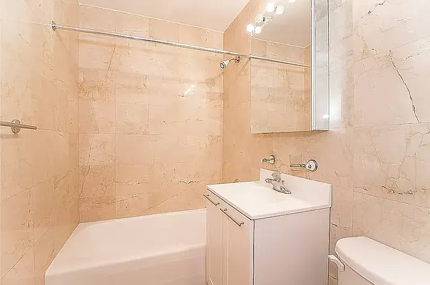 Rented by Manhattan Realty Group | media 8