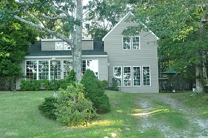 Cottage on the Pond — Photo 2