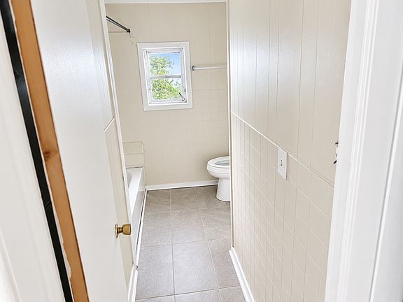 5th image of 1424 Webb Rd