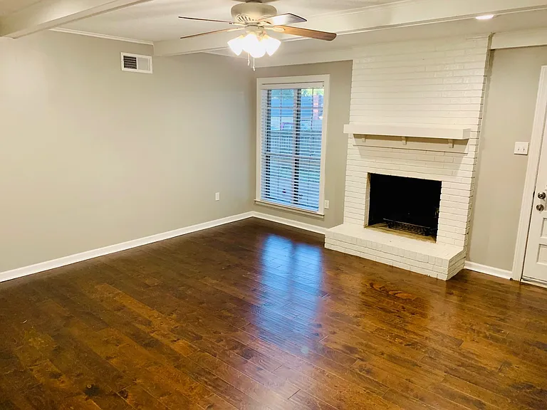 1624 W Churchill Downs Rd — Photo 4