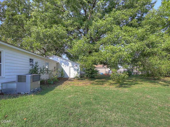 2nd image of 733 E Country Rd