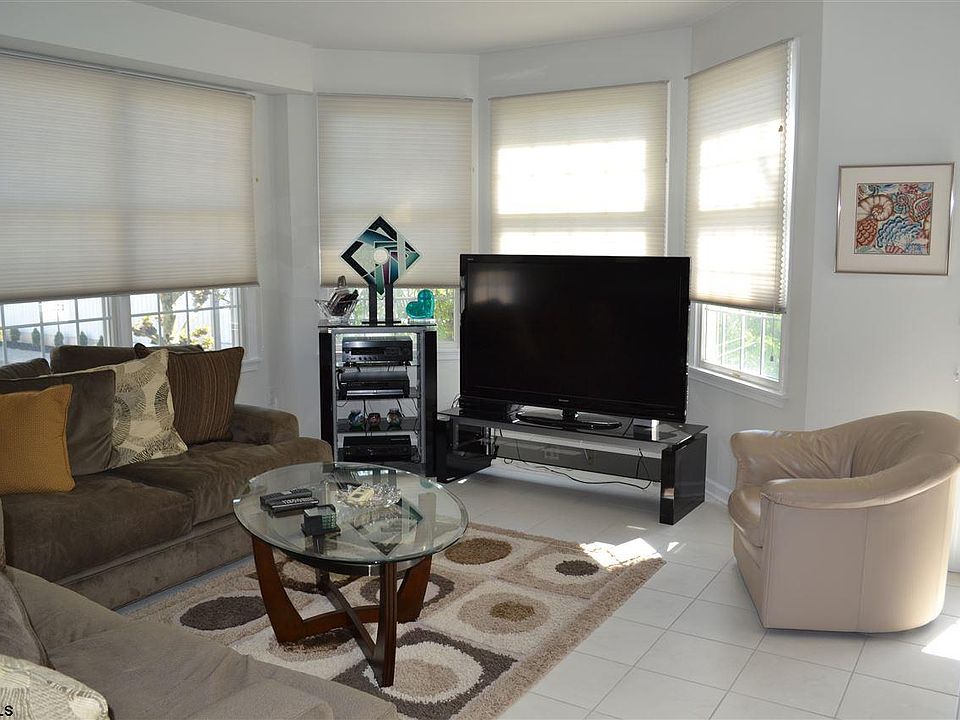 2nd image of 1 S Douglas Ave Unit 1